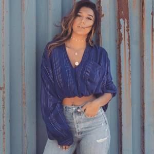 Meet your Posher, Alia